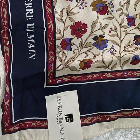 Pierre Balmain scarf - Picture 4 of 4